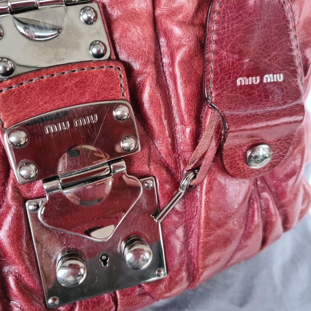 Miu Miu Matelassé Burgundy leather hobo handbag - Picture 3 of 15